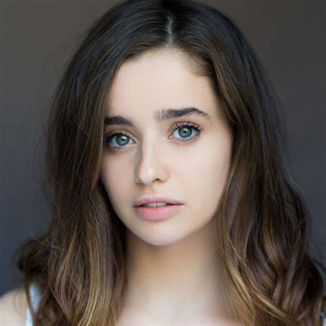 Holly Earl : r/PrettyGirls